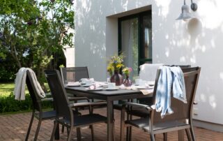 Möblierte Terrasse mit gedecktem Tisch am Ferienhaus Mira-Belle 2 in Kühlungsborn